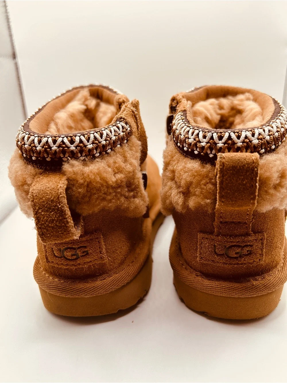 UGG Kids classic ultra Mini-Maxi curly boot Chestnut Suede Shearling Lined Boots